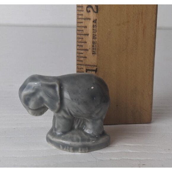 Wade England Gray Elephant Figurine Ceramic Whimsies Miniature Vintage - Picture 2 of 7